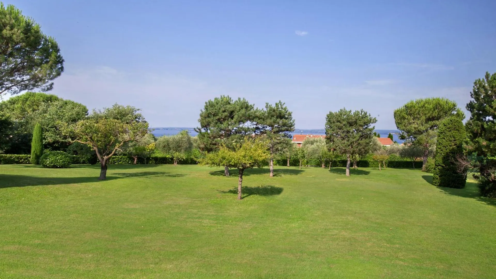 Apartment Babila Home Bardolino Italy